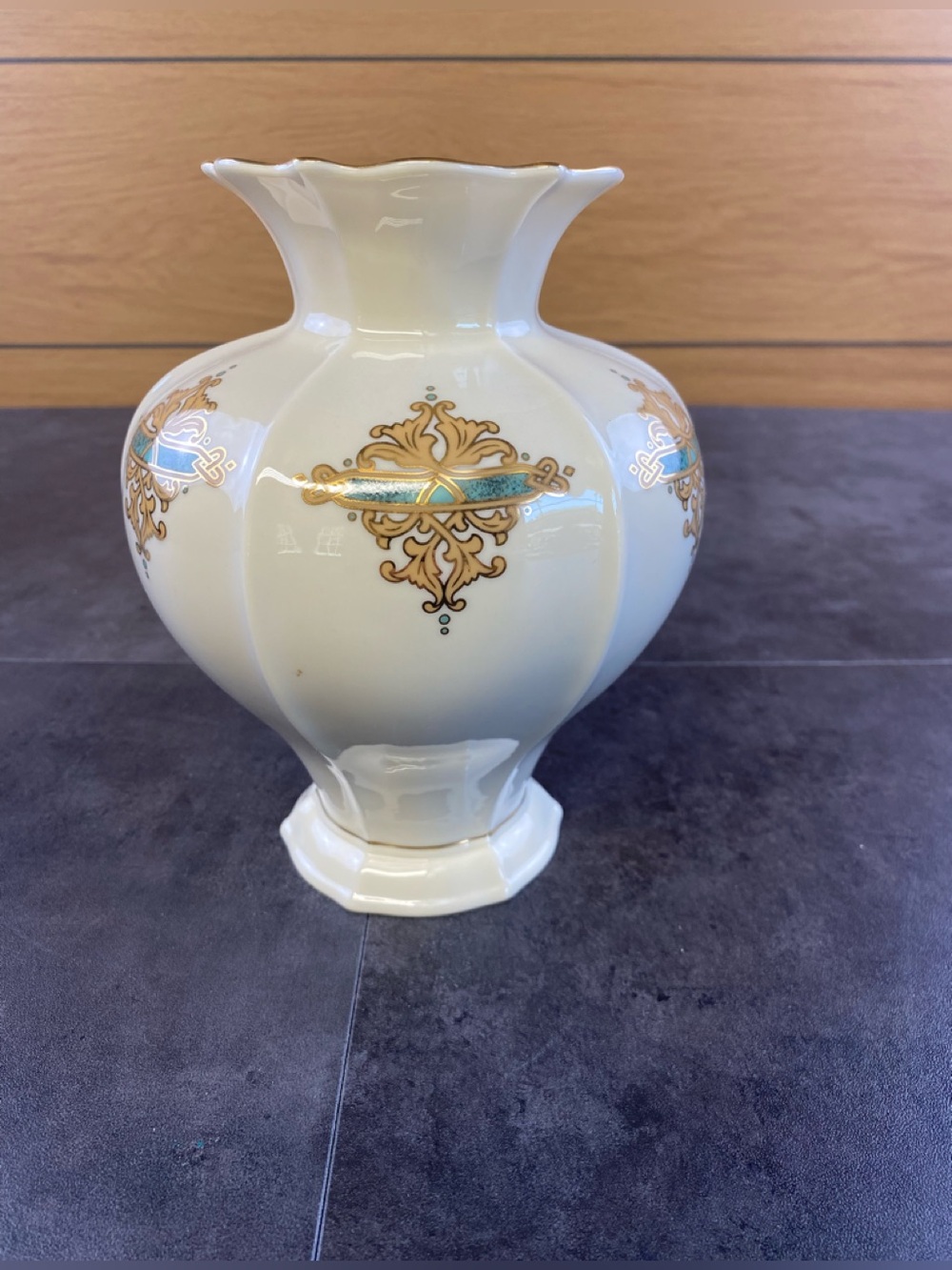 Lenox Ivory Ceramic Decorative Vase with 24k‎ Gold Filigree-NICE